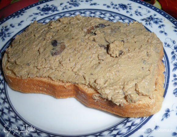 За ночь паштет застыл и получился вроде как с начинкой)))По вкусу более терпкий вкус,нежели из куринной печени,но все равно нежный и воздушный.