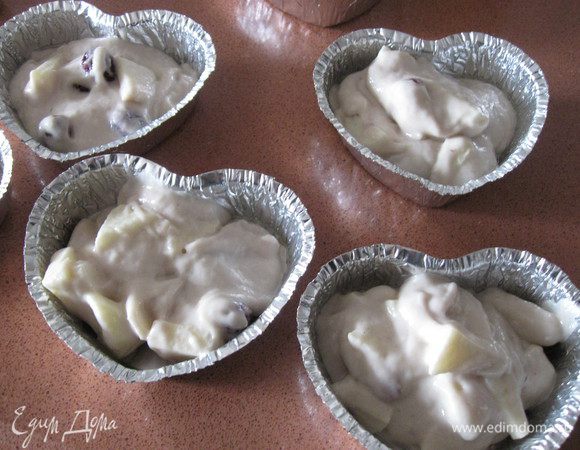 Перекладываем в форму, смазанную маслом