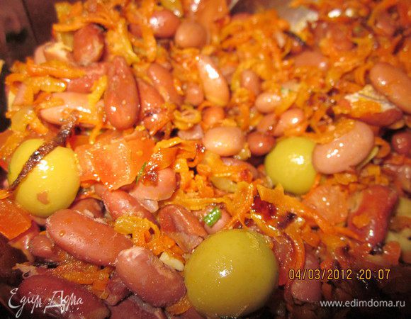 ..оливки,разрезанные повдоль.