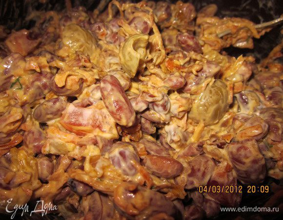 Заправить постным майонезом (как приготовить- http://www.edimdoma.ru/recipes/37877)