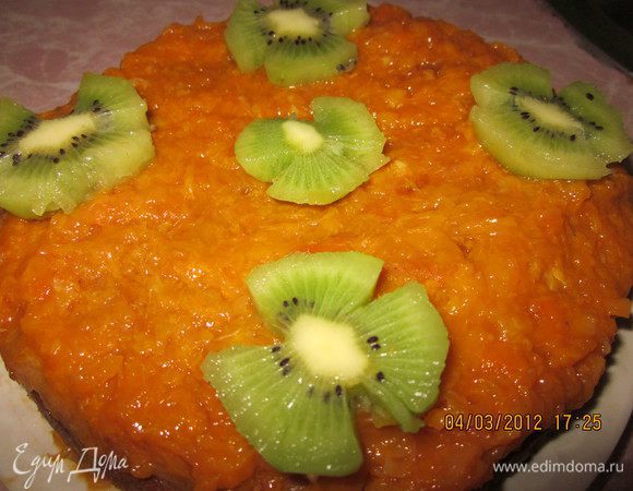 Испеченный корж разрезать вдоль на 2 части,промазать кремом.
Сверху торт обмазать кремом и украсить.
Торт поставить в холодильник на 1-2 часа для пропитки.