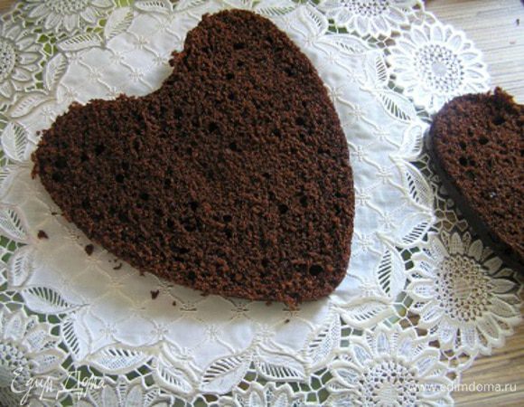 Корж для торта разрезать вдоль на 2 части,