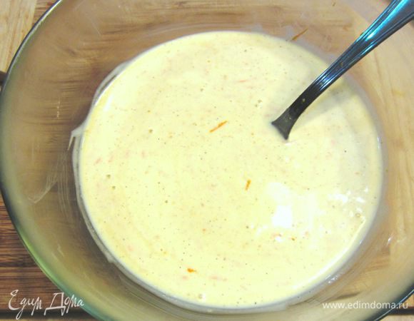 Хорошенько размешайте, чтобы смесь получилась однородной. Отставьте в сторону.