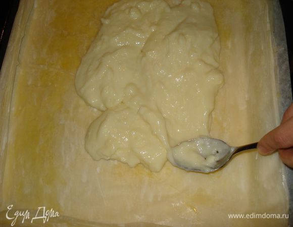 на 30 лист выкладываем крем,и выкладываем оставшиеся 30 листов,также смазывая их маслом