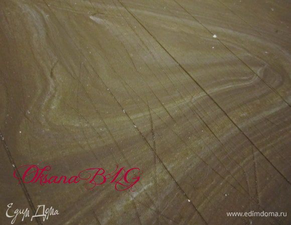 На мастике нарисовать полосы-досточки.