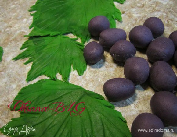 Добавить "виноград" и "листья".