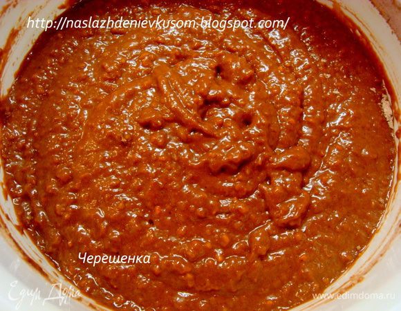 Смешиваем жидкие ингредиенты и сухие… Даем тесту постоять минут 10…