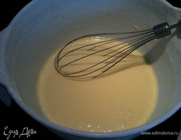 Взбить на средней скорости, до получения однородной, достаточно пышной массы...