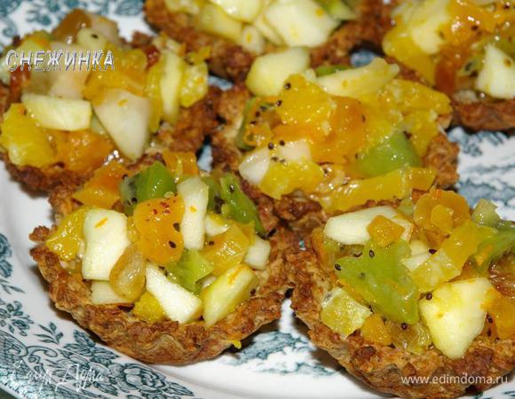 Корзиночки наполняем фруктами.