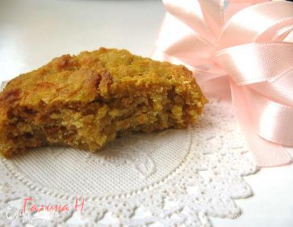 Маффины не будут легкими и воздушными, как бисквиты, но и сырыми быть не должны. Они готовы, если на зубочистке остаются крочечки, а не следы жидкого теста. Приятного аппетита!