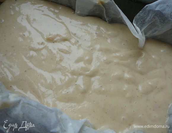 Всыпать муку постепенно в отвар,каждый раз перемешивая(я делала это миксером),замесить тесто по консистенции густой сметаны.