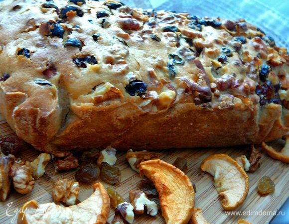 Отправить запекаться в заранее разогретую до 180 гр.духовку на 1 час.Кекс может быть слегка влажным внутри из-за добавления в тесто растительного масла. 