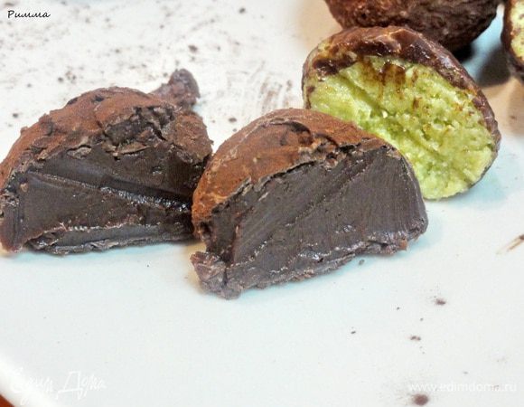 Начинку вы можете придумать сами, добавляя в нее ваши любимые продукты: орехи, цукаты, алкоголь, чай, кофе и даже перец!