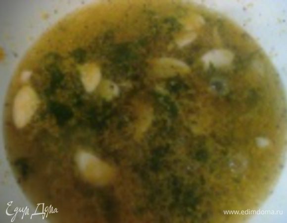 Креветки почистить. Зелень мелко нарезать, чеснок нарезать пластинками. Креветки положить в чашку, добавить апельсиновую цедру, соль, перец, мелкопорезанную зелень, чеснок и залить апельсиновым соком. Оставить мариноваться минимум на 3 часа. Затем слить маринад и обсушить креветки.

