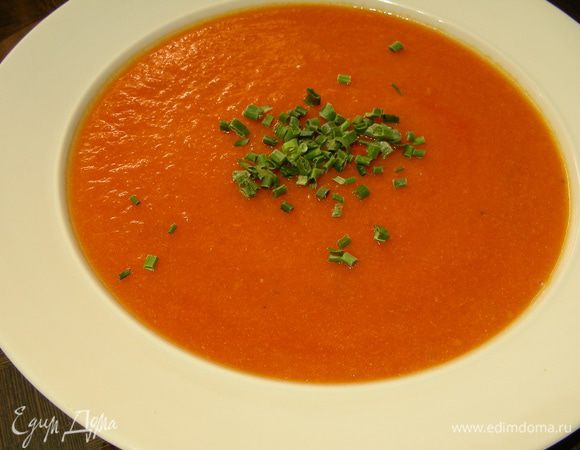 Блендером взбиваем суп в пюре, разбавляем до нужной густоты сливками или молоком, солим, перчим по вкусу. Хорошенько прогреваем и подаем. Приятного аппетита)