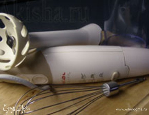 Для работы нам понадобятся незаменимые на кухне помощники от Tefal – погружной блендер Tefal HB 715188, металлический венчик, насадка для измельчения и мерный стакан Tefal.