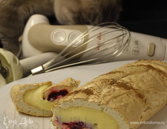 На момент создания данного кулинарного шедевра, кроме кошки Лиси, в доме никого не было, поэтому Ваш покорный слуга отутствует на главной фотографии. Но Лися является полноправным членом семьи и проявила интерес к десерту! Надеюсь, организаторы конкурса учтут данный факт!:)))