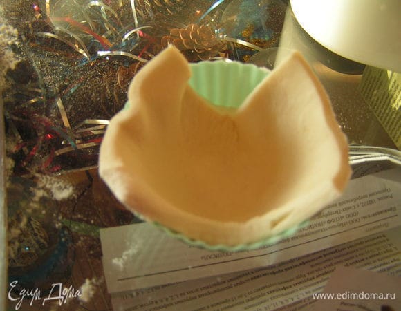 поместить в формочки