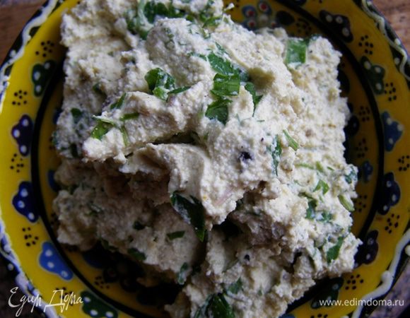 Добавим мелко рубленную петрушку. Паштет готов)