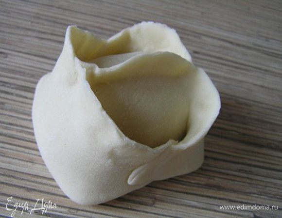 затем, перевернув мант на 180* соединить концы с другой стороны. Готово!