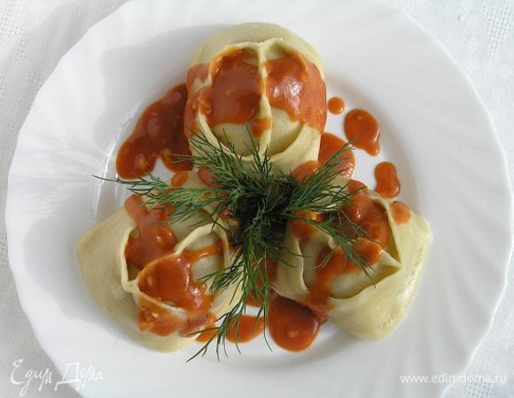 Подавать манты с томатным соусом. Приятного аппетита! :)