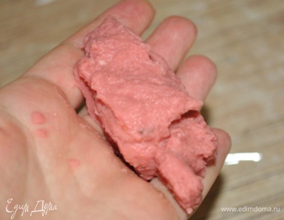 Оставить до полного остывания.
Остывшая масса будет выглядеть примерно так: 