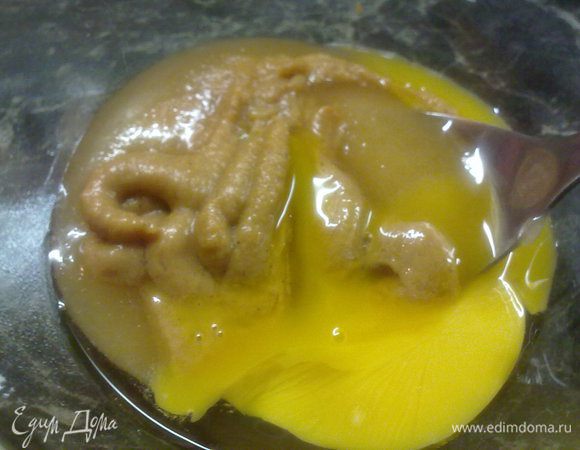 Готовим глазурь из яйца и пары ст.ложек горчицы