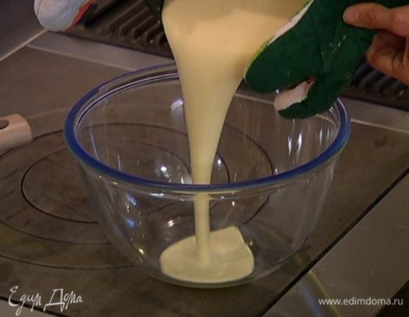 Перелить в охлажденную посуду и поставить в холодильник.