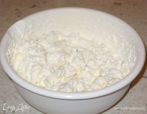 Взбить сливки. 