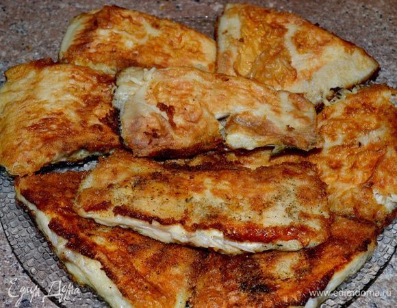 Чистим рыбу,разрезаем на 2части,моем,солим,перчим,обваливаем в муке,обжариваем с 2х сторон,добавляем веточку тимьяна.И такая красавица получается только на сковородке от Tefal!!!