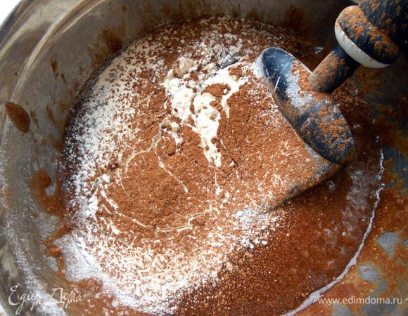 И какао-порошок. Размешать. 