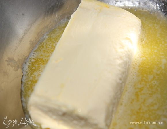 Растопить сливочное масло. 