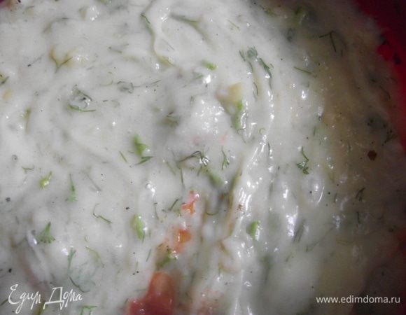 Переложите получившийся фарш в жаропрочную форму, сверху выложите картофельное пюре, разровняйте, с брызните оливковым маслом и запекайте в разогретой духовке до 200 гр. 25 минут.