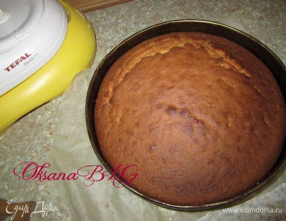 Выпекать 40-50 минут при температуре 180 градусов. После 30 минут выпечки, температуру можно убавить до 170 градусов.