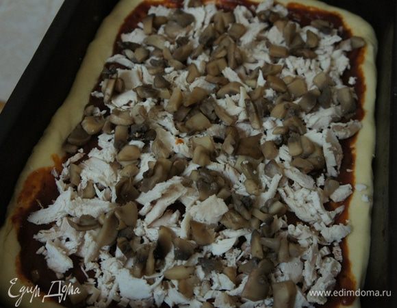 Далее слой курицы,слой грибов. 