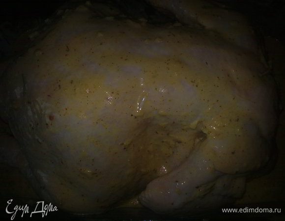 Смешиваем кефир, соевый соус, оливковое масло
специи и чеснок и маринуем полученным соусом курицу. Ставим ее в холодильник на 3 часа.