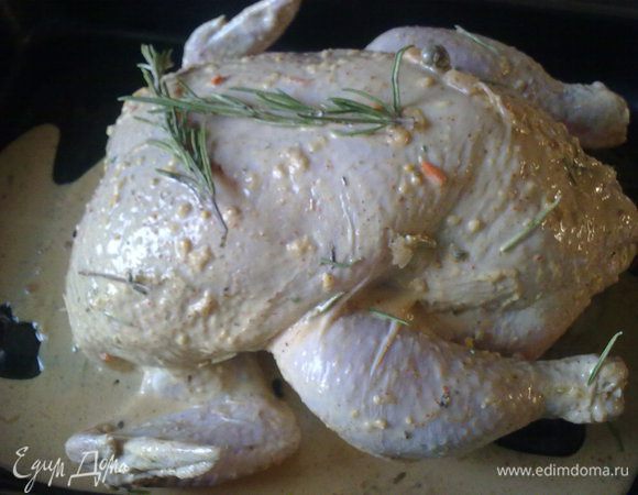 Достаем курицу фаршируем ее капустой, зашиваем.