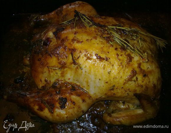 Накрываем фольгой и отправляем в разогретую духовку на 1,5 часа, после снимаем фальгу и оставляем еще на 30 мин, чтоб подрумянилась.