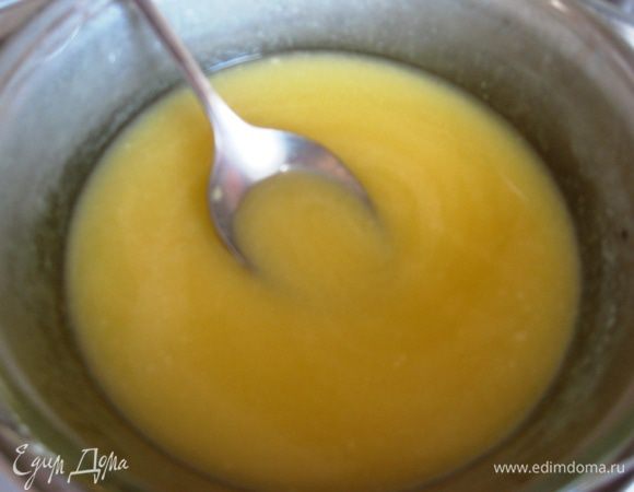 Когда растопится, добавляем соду. 