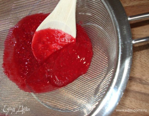 Пюре протереть через сито.
