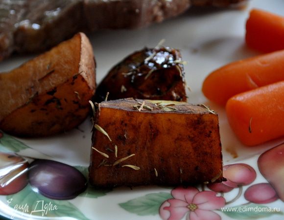 Готовить в духовке примерно 60-80мин,перевернуть раза два. Жидкость должна испарится почти вся.Подавать к мясным блюдам.