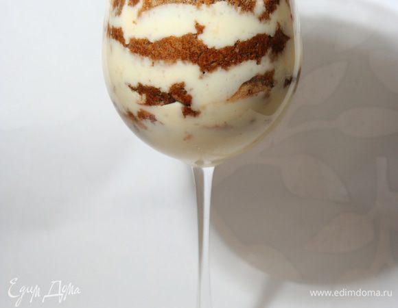 Чередуем слои, последним должен быть кремовый слой. 