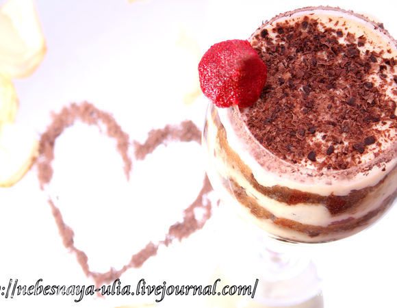 Сверху посыпаем какао или тертым шоколадом. Убираем десерт в холодильник на ночь. С утра достаем из холодильника, берем ложечку и получаем неземное удовольствие! :)