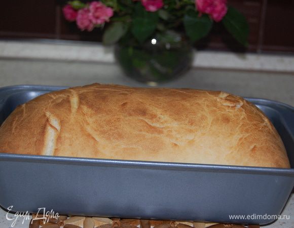 Духовку разогреть до 200°С. Выпекать хлеб 20-25 минут до золотистой корочки.