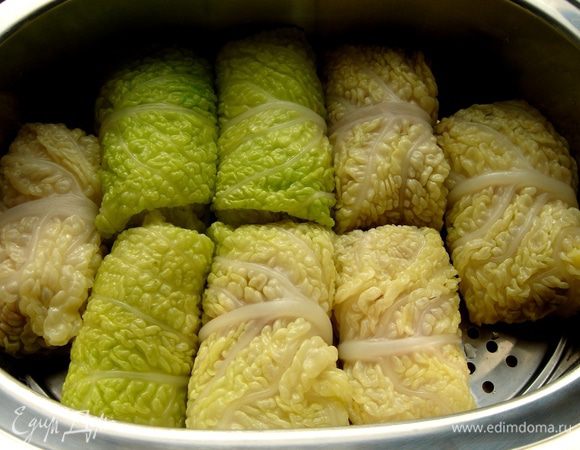 Сложить голубцы в чашу пароварки.Готовить около 30 минут.