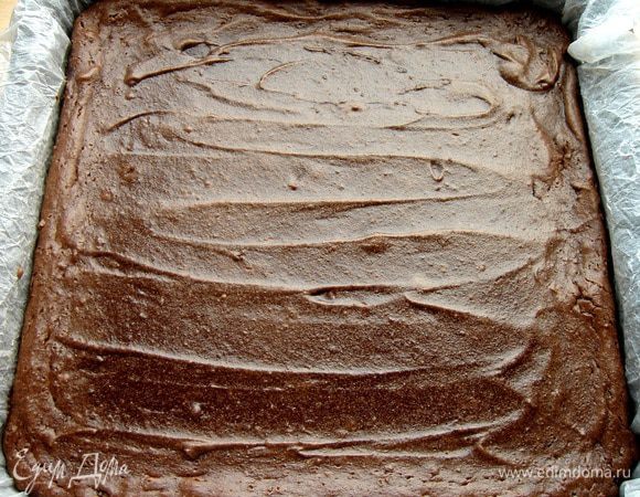 Начинка готового чизкейка должна немного трястись.Охладить и убрать в холодильник на 4 часа(лучше на ночь),затем нарезать на квадраты.Украсить чизкейк по своему усмотрению.Приятного чаепития!