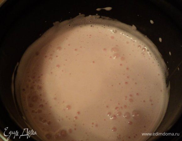 Желе растворить в горячей вроде. Охлажденные белки взбить с сахарной пудрой  до устойчивых пиков и продолжая взбивать ввести тонкой струйкой горячее желе.                 