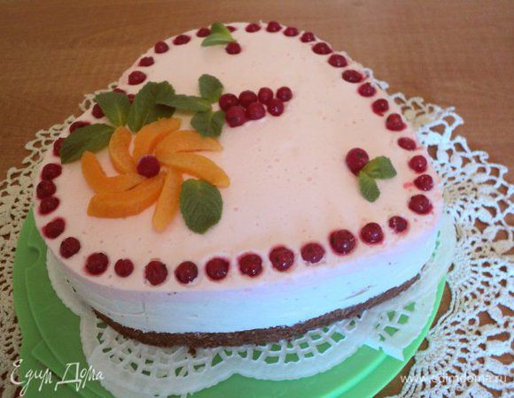 Готовый торт вынуть из формы. Дальше можно украсить по своему усмотрению. Приятного аппетита!