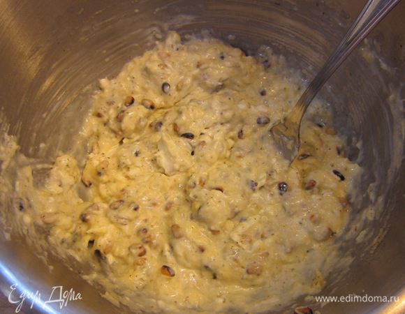 Хорошо размешайте смесь. Сыр фета должен практически раствориться.