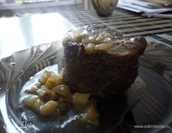 Здесь я пыталась поймать мясной "дух", идущий от кусочка.